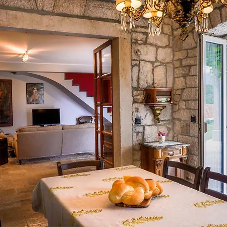 Shiraz Villa Selca (Brac)