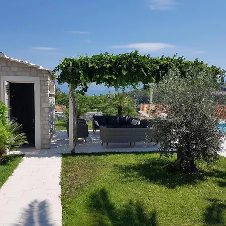 Shiraz Villa Selca (Brac)